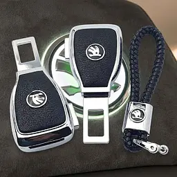 Набір в авто для Skoda №2 / заглушка-перехідник ременя безпеки та брелок з логотипом