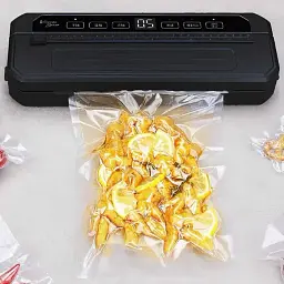 Вакуумний пакувальник Food Vacuum Sealer 65 кПа з різаком і пакетами, чорний