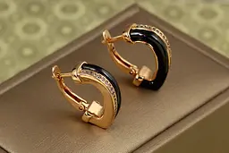 Сережки Xuping Jewelry норматив із чорною керамікою 2 см золотисті - мініатюра 3