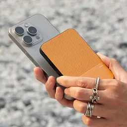 Портативна батарея Native Union (Re) Classic Magnetic Power Bank 5000 мАг Kraft пісочний (PB-5KMS-KFT) - мініатюра 3