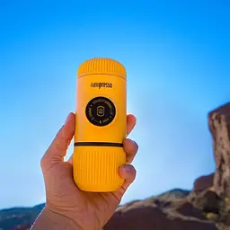 Портативна еспресо-кавоварка Wacaco Nanopresso жовта, механічна, для меленої кави - мініатюра 3