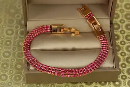 Браслет Xuping Jewelry три доріжки із малинових каменів 21 см 8 мм золотистий