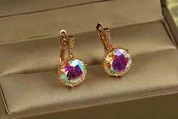 Сережки Xuping Jewelry з великим каменем хамелеон шестигранна оправа 2 см золотисті - мініатюра 3