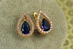 Сережки Xuping Jewelry Капля з синім каменем в окантовці 1,8 см золотисті
