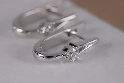 Сережки з білого золота з діамантами S-0071
