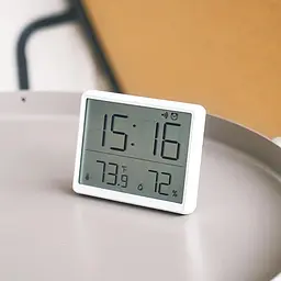 Годинник з термометром та гігрометром, цифровий будильник 9×7 см, з магнітним кріпленням, білий - мініатюра 4
