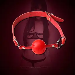 Червоний дихаючий БДСМ-кляп із кулькою Mouth Ball — регульований кляп-шарик із отворами для повітря - мініатюра 2
