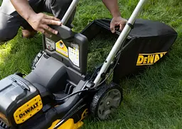 Газонокосарка акумуляторна DeWALT з АКБ та ЗП DCMWP134W2 - мініатюра 11