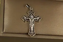 Хрестик Xuping Jewelry ажурний з розп'яттям 3.3 см сріблятий