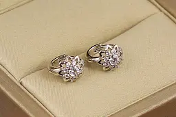 Сережки дитячі Xuping Jewelry квіточка з різними пелюстками 9.5 мм сріблясті - мініатюра 3