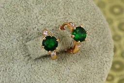 Сережки дитячі Xuping Jewelry глобус із зеленим каменем 1,2 см золотисті