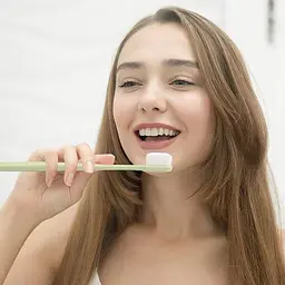 Мягкая зубная щетка с микрощетинками в футляре, бледно-зеленый - мініатюра 2