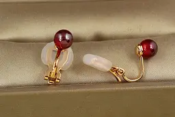 Сережки кліпси Xuping Jewelry червона перлина 1,5 см золотисті - мініатюра 2