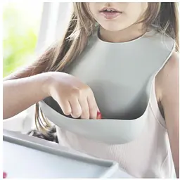 Нагрудник MinikOiOi Basics силіконовий, Powder Grey (101020054) - мініатюра 2