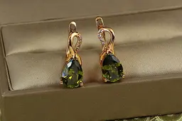 Сережки Xuping Jewelry Скандинавія з смарагдовим каменем 1,8 см золотисті