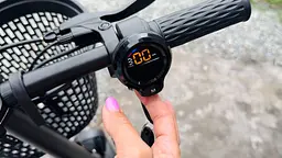 Електросамокат EVOBIKE Zen U12 MAX 2025 року чорний | електросамокат з трьома фарами, корзинкою та багажником (модель 2025) - мініатюра 3