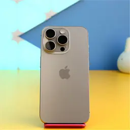 Смартфон Apple iPhone 15 Pro 128 ГБ натуральний титан (MTUX3) б/в [176124]