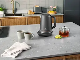 Електрочайник Electrolux E7K1-6BP 1.7 л чорний - мініатюра 4