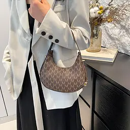Напівкругла сумка з екошкіри Lilly P2-7056DB темно коричнева - мініатюра 6