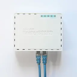 Маршрутизатор Mikrotik hEX RB750Gr3 with Dual Core 880MHz MHz CPU, 256MB RAM, 5 Gigabit LAN ports - мініатюра 4