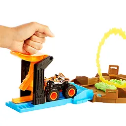 Игровой набор Hot Wheels Monster Trucks Трюки в шине (GVK48) - мініатюра 5