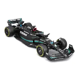 Масштабна модель автомобіля Bburago Автомодель з фігуркою - Mercedes-AMG F1 W14 E Performance, 1:24 (18-28037) - мініатюра 2