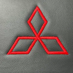 Подушка на підголівник з логотипом Mitsubishi Антара-Екошкіра Чорно-Червона 1 шт - мініатюра 4