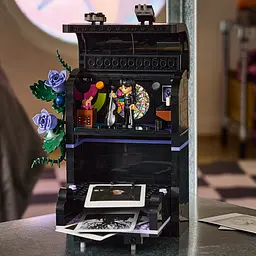 Конструктор LEGO Wednesday Рюкзак Венздей 401 ел. (76787) - мініатюра 10