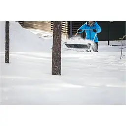 Скрепер-волокуша Fiskars SnowXpert 143021 для прибирання снігу (1003470) - мініатюра 3