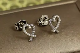 Сережки гвоздики Xuping Jewelry серце обідок з перлинками 10 мм сріблясті - мініатюра 2