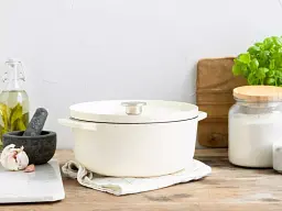 Каструля чавунна з кришкою KitchenAid 26 см 5,2 л колір мигдальний крем (CC006059-001) - мініатюра 4