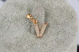 Кулон Xuping Jewelry літера V 1,2 см золотистий