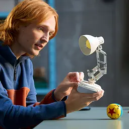 Конструктор LEGO Ideas Disney Pixar Luxo Jr. 613 деталей (21357) - мініатюра 19