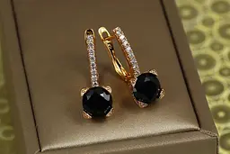 Сережки Xuping Jewelry світло у вікні з чорним каменем 2,2 см золотисті