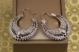 Сережки коромислу Xuping Jewelry Карма 3.3 см сріблясті - мініатюра 2