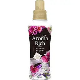Японський парфумований кондиціонер для білизни Lion Soflan Aroma Rich Juliet, аромат квітів 480 мл