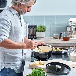Каструля чавунна з кришкою KitchenAid 22 см 3,3 л чорна (CC006058-001) - мініатюра 6