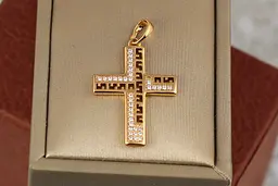 Хрестик Xuping Jewelry з грецьким візерунком 2.9 см золотистий