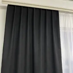 Мікровелюрові штори чорного кольору 2шт. 150х270 з білим шифоновим тюлем 400х270, на тасьмі ALBO pbe0052654 - мініатюра 4