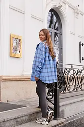 Жіноча сорочка для вагітних стилю oversize в клітинку для майбутніх мам Siena S - М (42 - 44) Lullababe блакитний - мініатюра 6