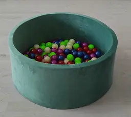 Сухий басейн з кульками зелений