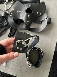 Наручники шкіряні BDSM для рольових ігор з регульованою застібкою чорні - мініатюра 9