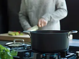 Сотейник Fiskars Rotisser 28 см 1023753 - мініатюра 2