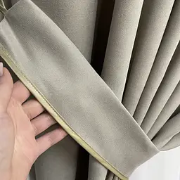Мікровелюрові штори сіро-бежевого кольору 2шт. 150х270 з білим шифоновим тюлем 400х270, на тасьмі ALBO pbe0052656 - мініатюра 9