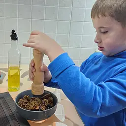 Измельчитель специй мельница солонка перечница перцемолка дереваянная для специй перца соли 22 см, Kitchen Master Коричневый 85692 - миниатюра 7
