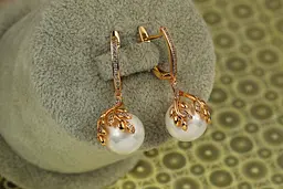 Сережки підвіски Xuping Jewelry з перлами кріплення листики 3,2 см золотисті - мініатюра 2
