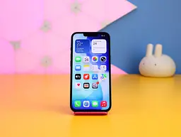 Смартфон Apple iPhone 13 128 ГБ темна ніч (MLPF3) б/в [176094] - мініатюра 2