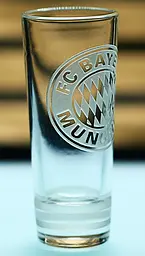 Скляна чарка 60мл ФК Bayern München Бавария з гравіюванням подарунок для фаната футбольна стопка - мініатюра 2