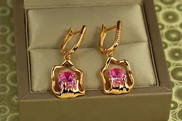 Сережки Xuping Jewelry підвіски Морфо з рожевим каменем 3,5 см золотисті