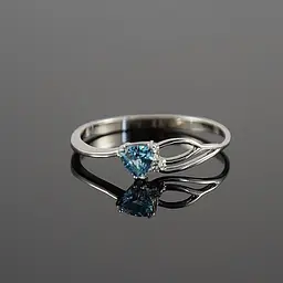 Каблучка з білого золота з топазом 22 K-0102